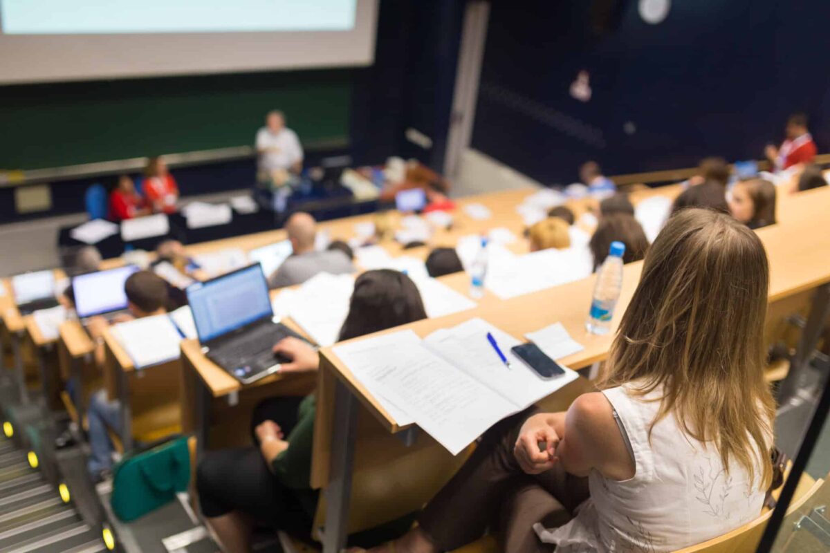 Vorlesungen im Jura-Studium – sinnvoll oder Zeitverschwendung?